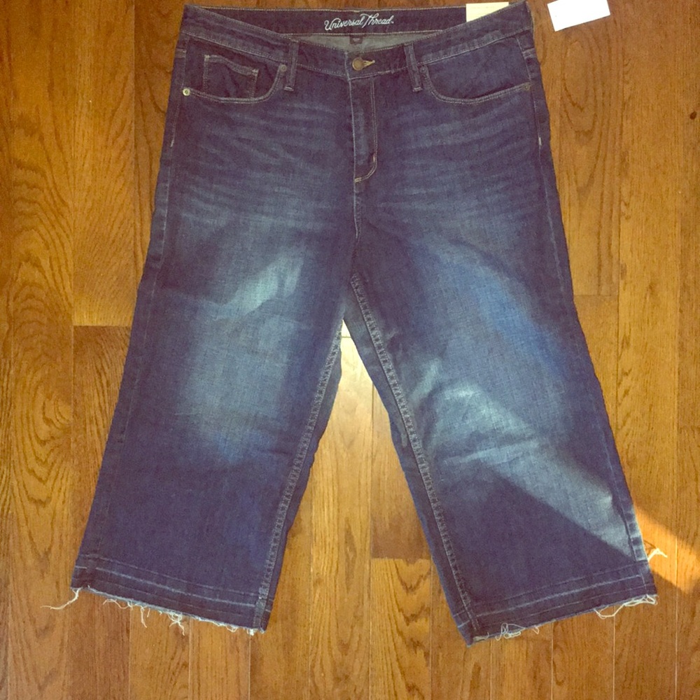 NWT High Rise Wide Leg Cropped Jeans!
